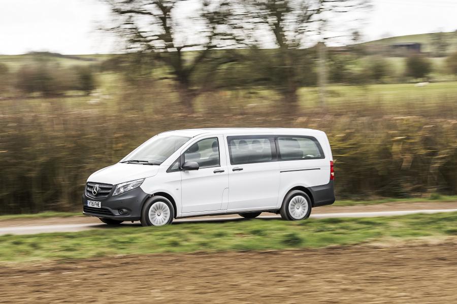  Mercedes-Benz Vito Tourer Pro 2015 года  (UK) (фото 5 из 10)